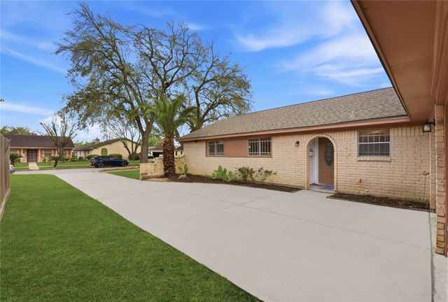 9211 Benning Drive, Houston, TX 77031