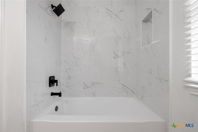 3726 Eagles Nest Street, Round Rock, TX 78665