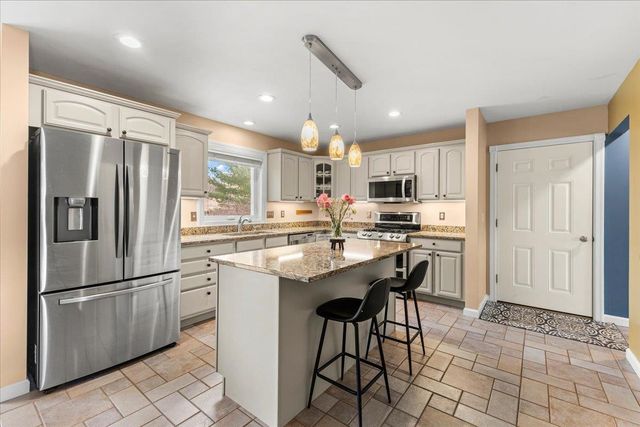 83 Butler Drive, South Burlington, VT 05403