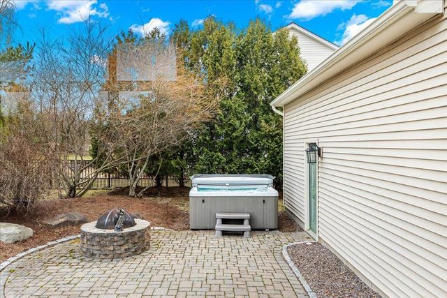 83 Butler Drive, South Burlington, VT 05403