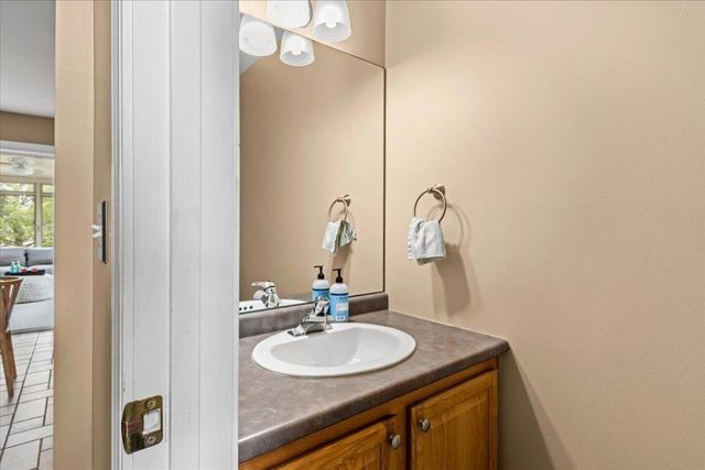 83 Butler Drive, South Burlington, VT 05403