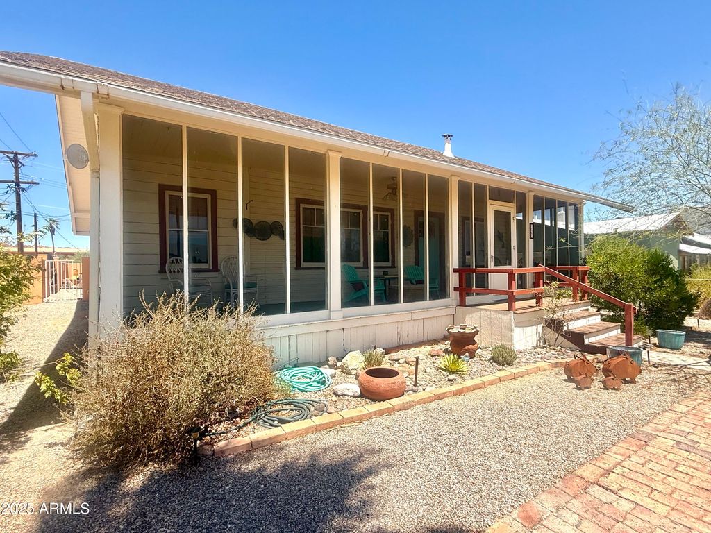 Image 2 of property listing at 340 W LA MINA Avenue, Ajo, AZ 85321
