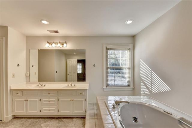 2859 Village Court, Gainesville, GA 30506