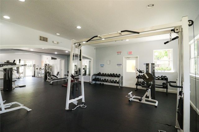 8245 Lake Dr 308, Doral, FL 33166
