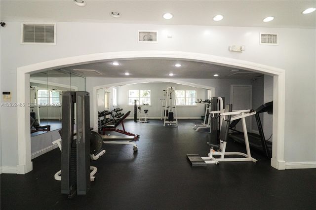 8245 Lake Dr 308, Doral, FL 33166