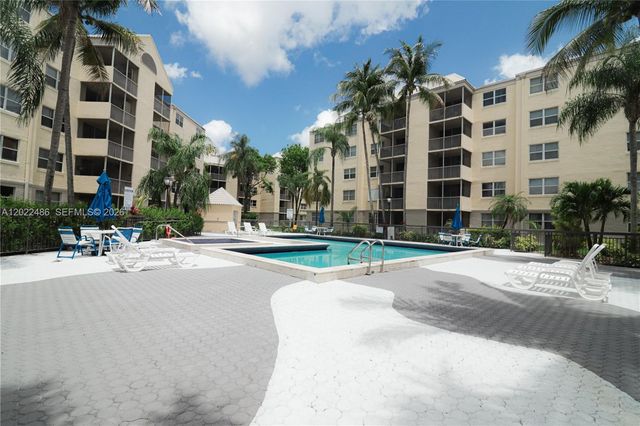 8245 Lake Dr 308, Doral, FL 33166