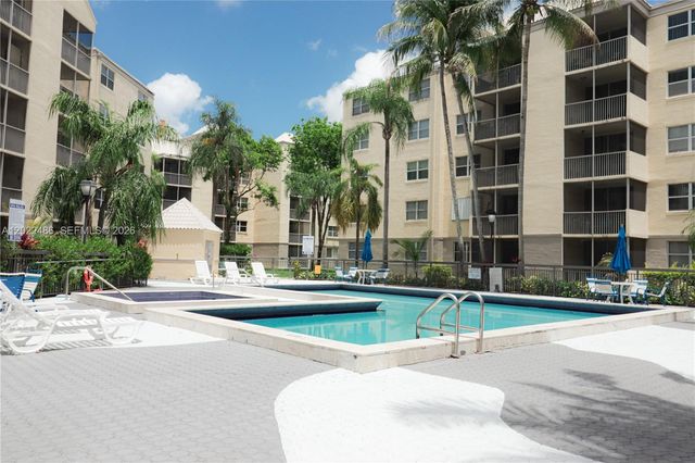 8245 Lake Dr 308, Doral, FL 33166