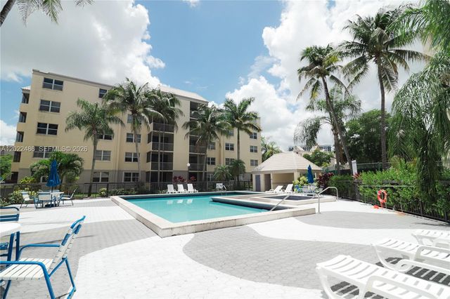 8245 Lake Dr 308, Doral, FL 33166