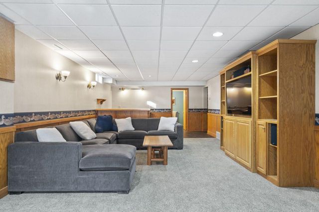 6320 Oak Meadow Lane NW, Rochester, MN 55901