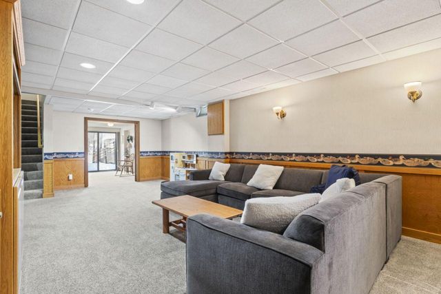 6320 Oak Meadow Lane NW, Rochester, MN 55901