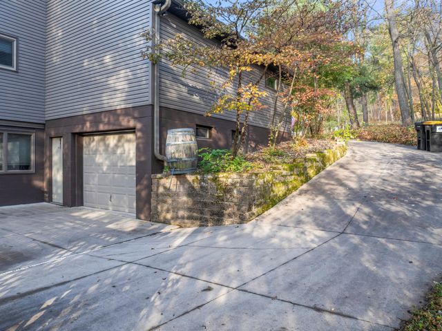 6320 Oak Meadow Lane NW, Rochester, MN 55901