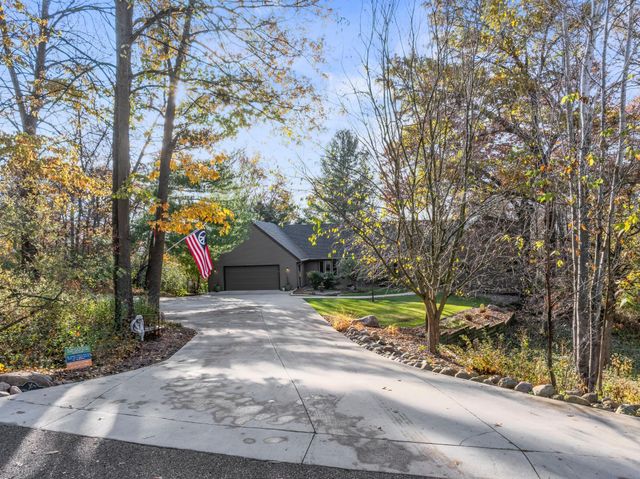 6320 Oak Meadow Lane NW, Rochester, MN 55901