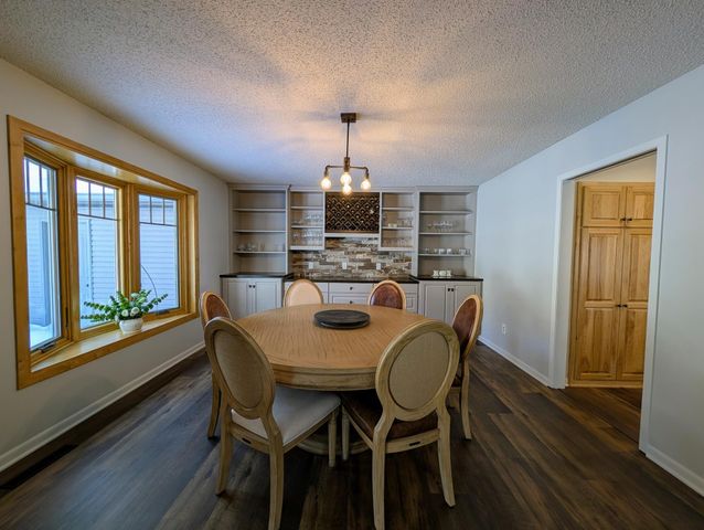 6320 Oak Meadow Lane NW, Rochester, MN 55901