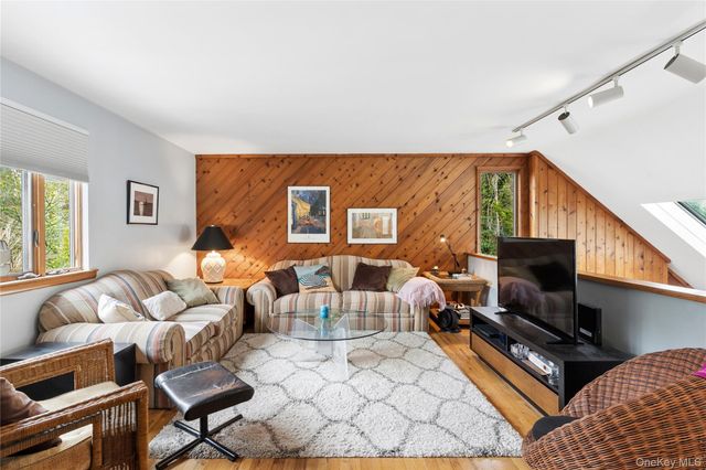 16 Argyle Lane, East Hampton, NY 11937