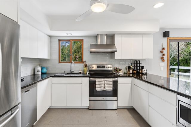 16 Argyle Lane, East Hampton, NY 11937