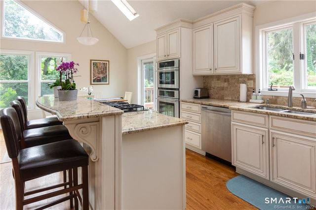 5 Mariners Way, Branford, CT 06405