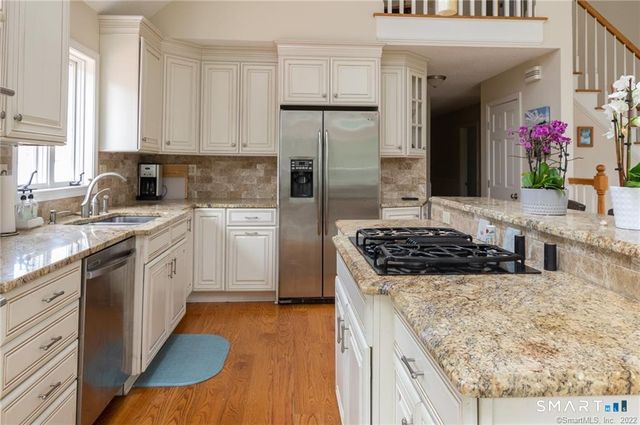5 Mariners Way, Branford, CT 06405