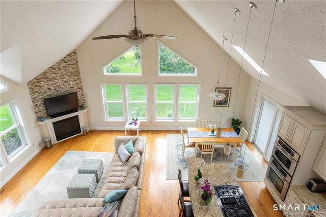 5 Mariners Way, Branford, CT 06405