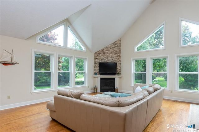 5 Mariners Way, Branford, CT 06405