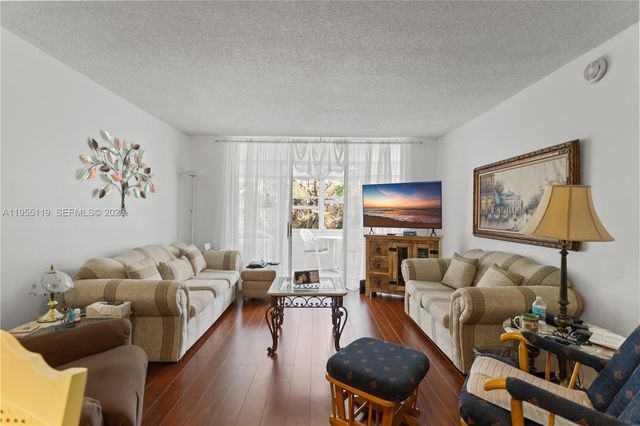 2998 NW 48th Ter 424, Lauderdale Lakes, FL 33313