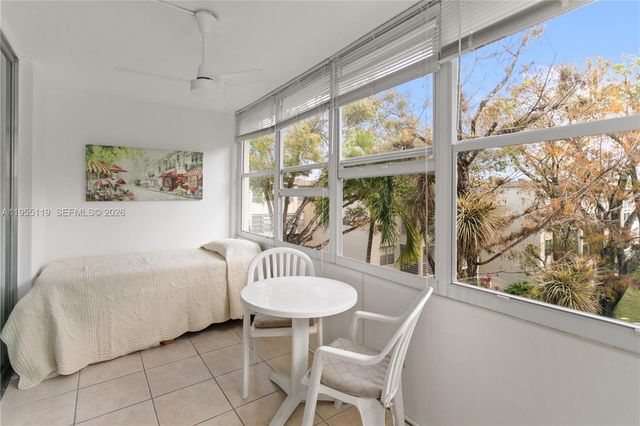 2998 NW 48th Ter 424, Lauderdale Lakes, FL 33313