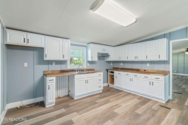 180 McCarty Rd, Lafollette, TN 37766