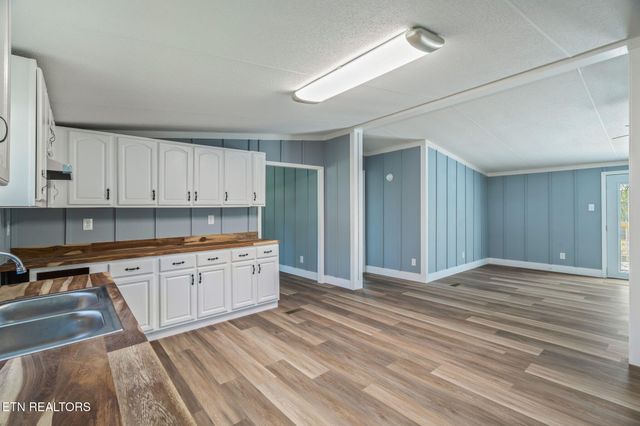 180 McCarty Rd, Lafollette, TN 37766