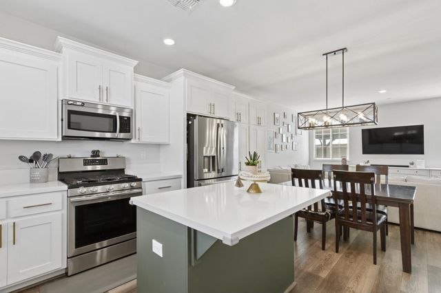 3044 Le Bourget Ln, Lincoln, CA 95648