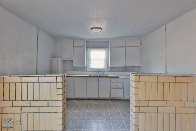 410 Morgan Street, Tye, TX 79563