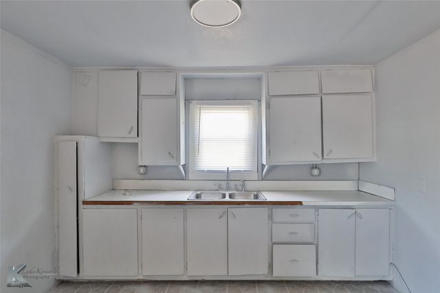 410 Morgan Street, Tye, TX 79563