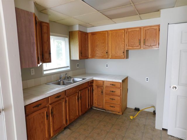 22028 Elizabeth Street, St. Clair Shores, MI 48080