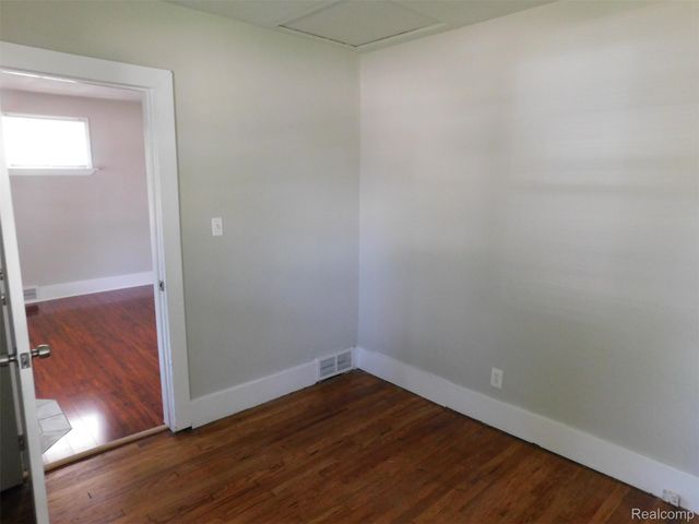 22028 Elizabeth Street, St. Clair Shores, MI 48080