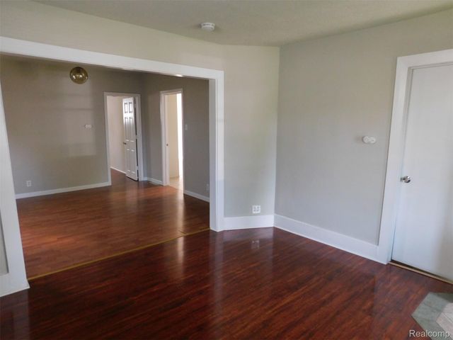 22028 Elizabeth Street, St. Clair Shores, MI 48080