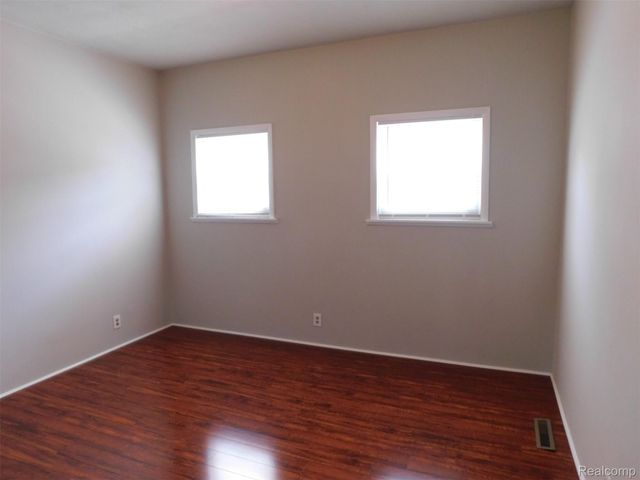 22028 Elizabeth Street, St. Clair Shores, MI 48080