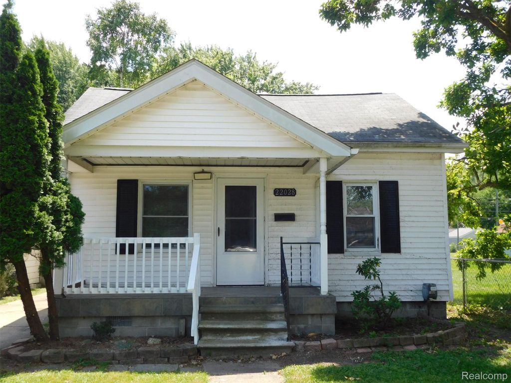 22028 Elizabeth Street, St. Clair Shores, MI 48080