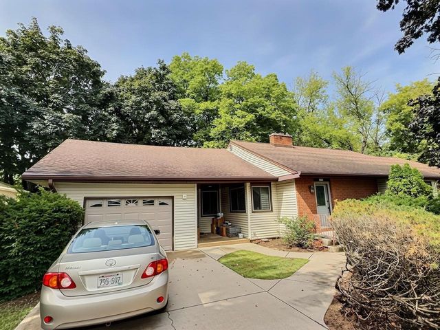 2573 OREGON STREET, Oshkosh, WI 54902