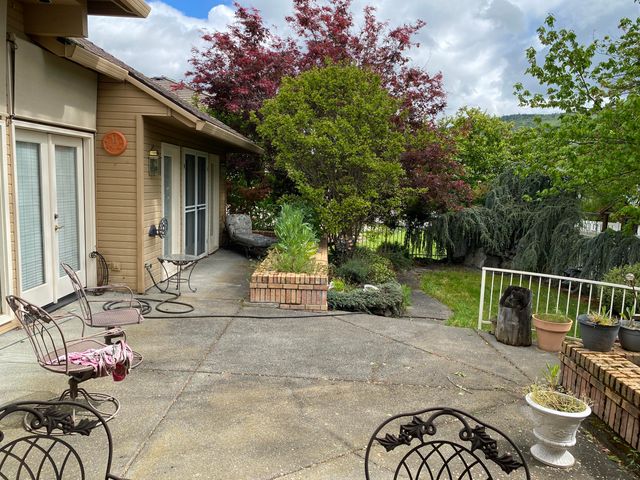 2954 Wilkshire Drive, Medford, OR 97504