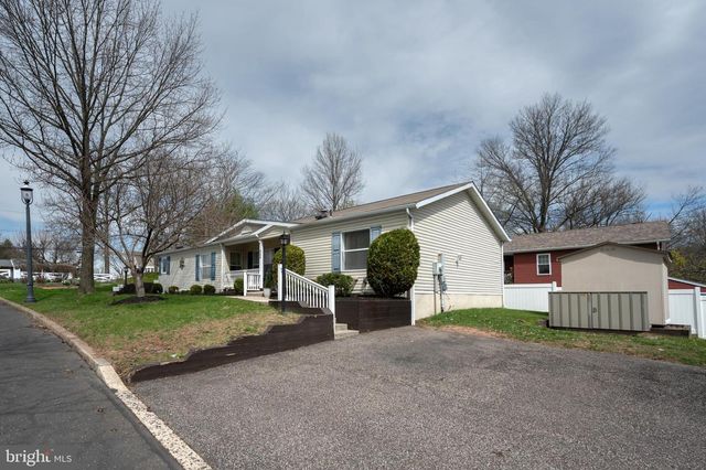 325 HIDDEN SPRINGS DR, Souderton, PA 18964