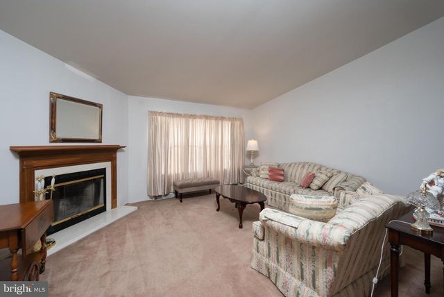 325 HIDDEN SPRINGS DR, Souderton, PA 18964