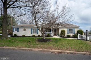 325 HIDDEN SPRINGS DR, Souderton, PA 18964