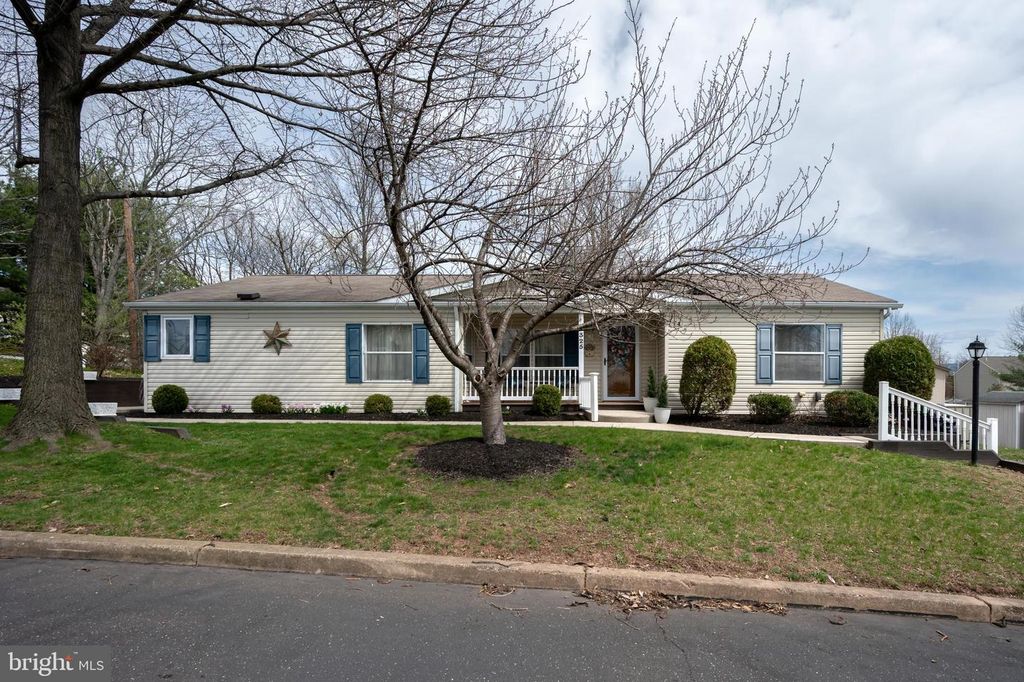 325 HIDDEN SPRINGS DR, Souderton, PA 18964
