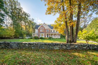 17 Welch Road, Londonderry, NH 03053