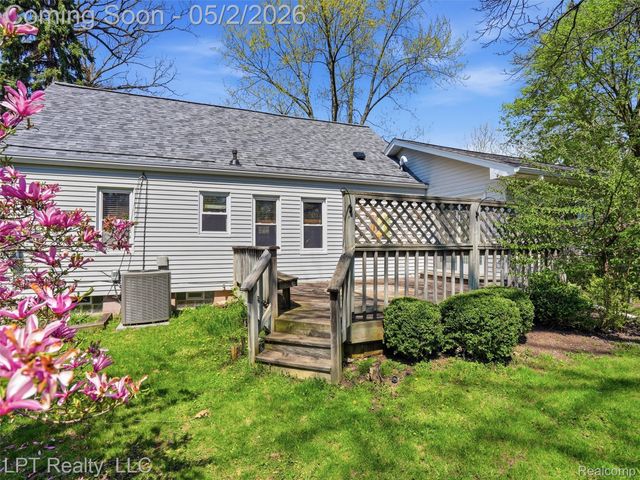 128 Becker Drive, Brighton, MI 48116