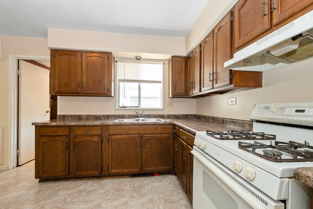 417 Lakewood Boulevard, Park Forest, IL 60466