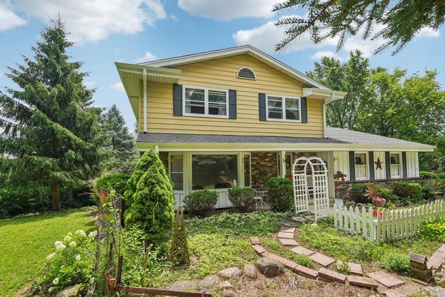 18815 W Observatory ROAD, New Berlin, WI 53146