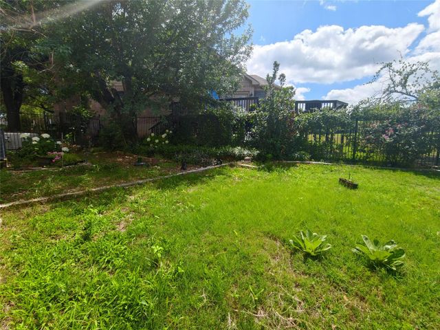 10000 Planters Woods DR, Austin, TX 78730