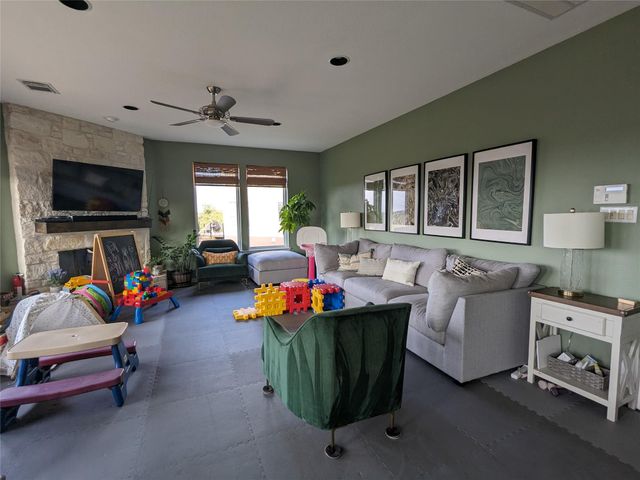10000 Planters Woods DR, Austin, TX 78730