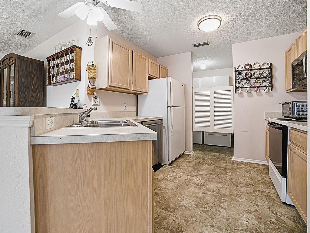 Image 12 of property listing at 2632 MONCAYO AVENUE, The Villages, FL 32162