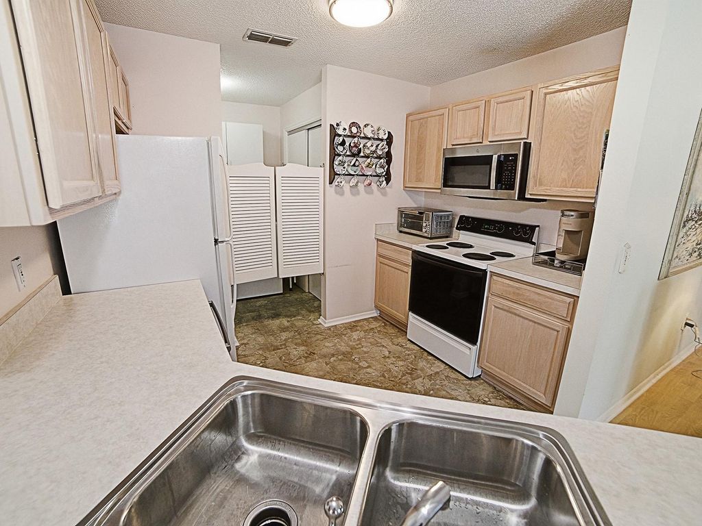 Image 13 of property listing at 2632 MONCAYO AVENUE, The Villages, FL 32162