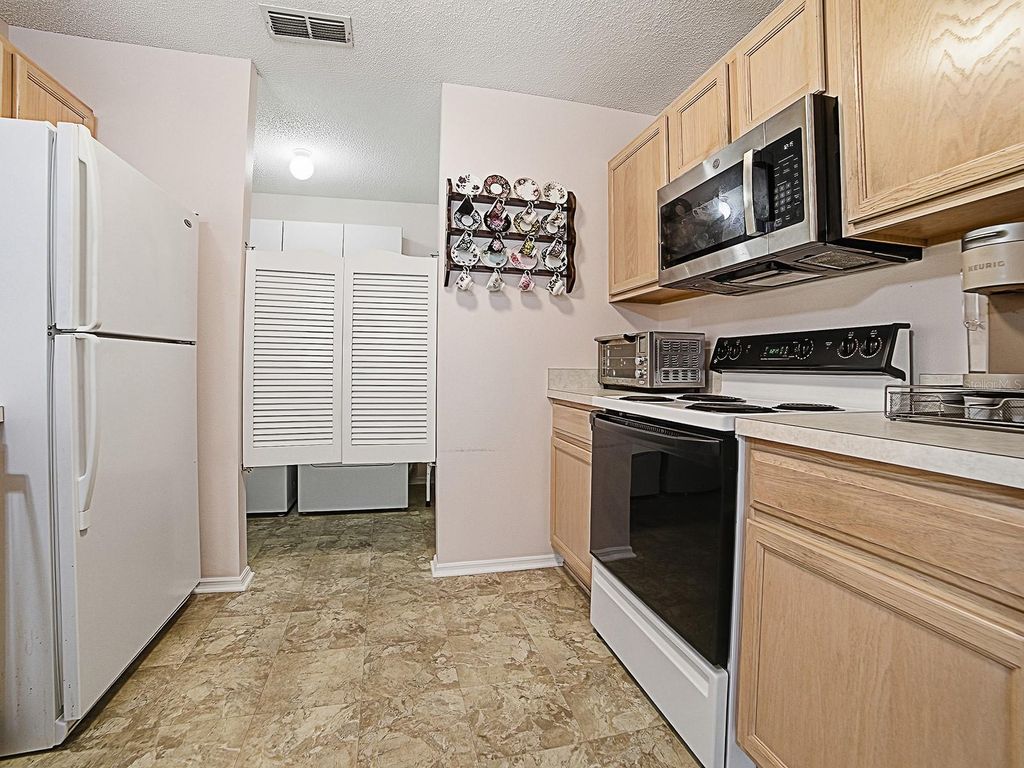 Image 14 of property listing at 2632 MONCAYO AVENUE, The Villages, FL 32162